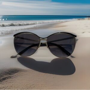 Gucci Women’s Cat-Eye Sunglasses w/ authenticity certificate